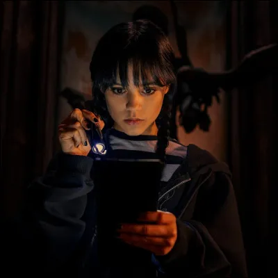 Qui Mercredi déteste-elle le plus dans la série ?