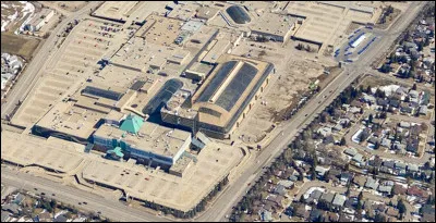 Le plus grand parking au monde se situe en Alberta. Combien de voitures peut-il contenir ?