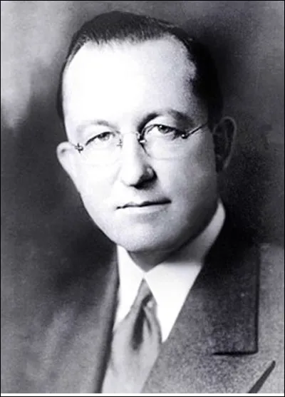 Qui était ce James (1889-1937), comptable et professeur de comptabilité, fondateur de la compagnie qui porte son nom, le cabinet international de conseil en stratégie le plus prestigieux du monde ?