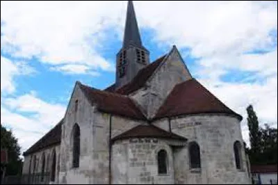 Nous sommes dans les Hauts-de-France, devant l'église de Saint-Léger-aux-Bois. Village de l'arrondissement de Compiègne, il se situe dans le département ...