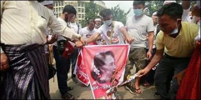 En quelle année les militaires ont-ils repris le pouvoir ?