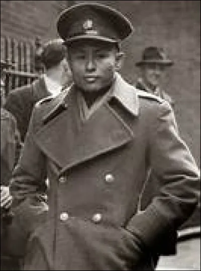 Qui a été arrêté pour l'assassinat d'Aung San le jour du meurtre et rapidement pendu ?