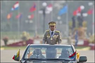 En 1990, avec quelle proportion des votes Aung San Suu Kyi remporte-t-elle les élections présidentielles ?