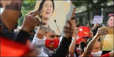 En 2004, qui partage le pouvoir avec le président ?