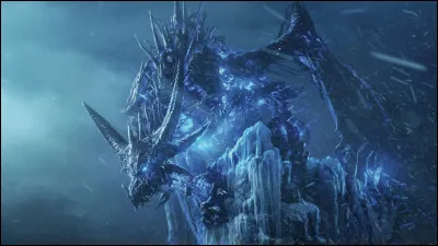 C'est un dragon bleu transformé en liche. Elle garde la Citadelle de la Couronne de glace et joue un rôle crucial dans l'ascension du Roi-Liche. Qui est-elle ?
