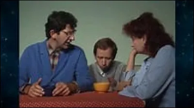 Est haut placé quand il est assis, c'est le...