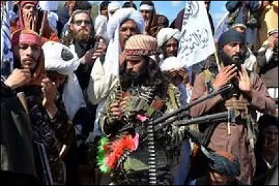 Quel président américain s'était engagé à retirer ses troupes d'Afghanistan, ce qu'elles achèveront de faire en 2021 ?