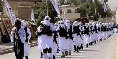 De quel groupe armé le commandant Massoud est-il le dirigeant dans les années 90 ?