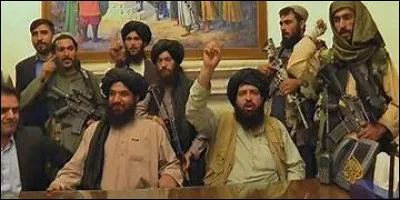 Après avoir séjourné dans lequel de ces pays pendant 2 ans Oussama Ben Laden est-il arrivé en Afghanistan en 1996 ?