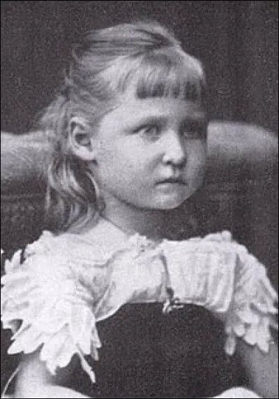 Quel âge a Marie sur cette photo ?