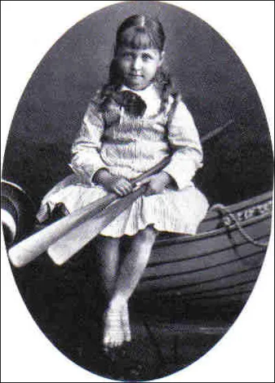 Quel âge a Marie sur cette photo ?