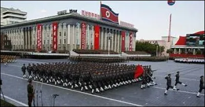 Quelle politique stakhanoviste a été lancée juste après la fin de la guerre de Corée pour relancer l'économie nationale ?