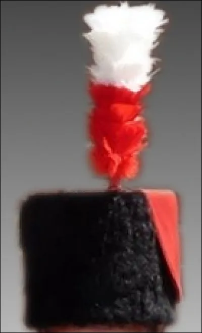 Comment s'appelle ce couvre-chef militaire dorigine turque ?