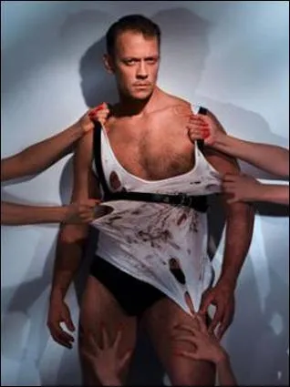 Quel ralisateur de films de genre c'est reconverti dans l'rotique et porno en ralisant entre autres Rocco et les sex mercenaires avec Rocco Siffredi et Roberto Malone ?