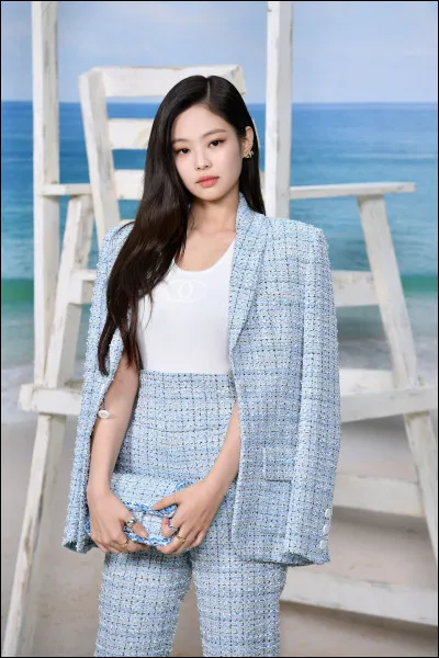 Avec quelle marque Jennie collabore-t-elle ?