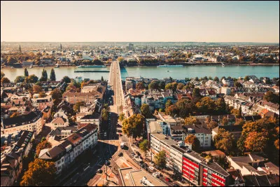 Quelle fut la capitale de la République fédérale d'Allemagne (de 1949 à 1990) ?