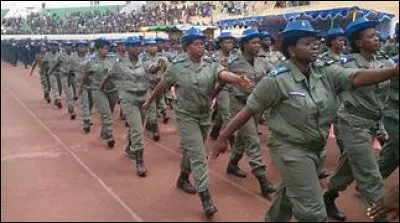 Comment l'opération militaire de 2013 visant à envoyer des troupes françaises en République centrafricaine pour protéger les civils s'appelait-elle ?