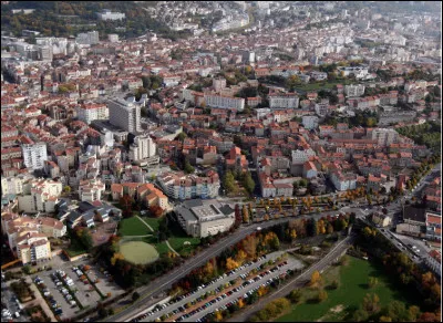 Qu'elle est la ville la plus peuplée du département de la Loire avec 174 082 habitants ?