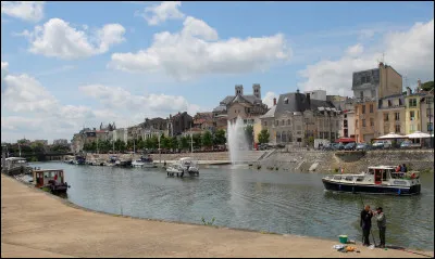 Qu'elle est la ville la plus peuplée du département de la Meuse avec 16 877 habitants ?