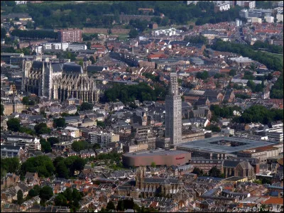 Qu'elle est la ville la plus peuplée du département de la somme avec 134 167 habitants ?