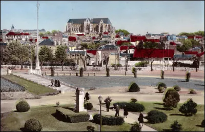 Qu'elle est la ville la plus peuplée du département de l'Aisne avec 53 100 habitants ?