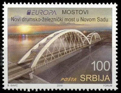 Comment se nomme l'alphabet latin utilisé aussi pour la langue serbe ?