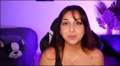 Question un peu similaire, depuis combien de temps fait-elle des vidéos sur "Les Sims" ?