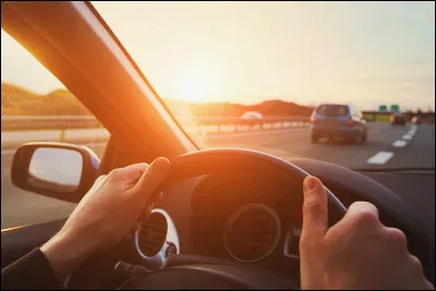 Heureusement, il ny avait rien de grave.
Tu continues donc ta route.
Un moment plus tard, ton téléphone sonne.
Que fais-tu ?