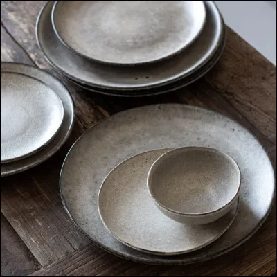 Après avoir mangé, ta mère te demande de faire la vaisselle. 
Comment réagis-tu ?