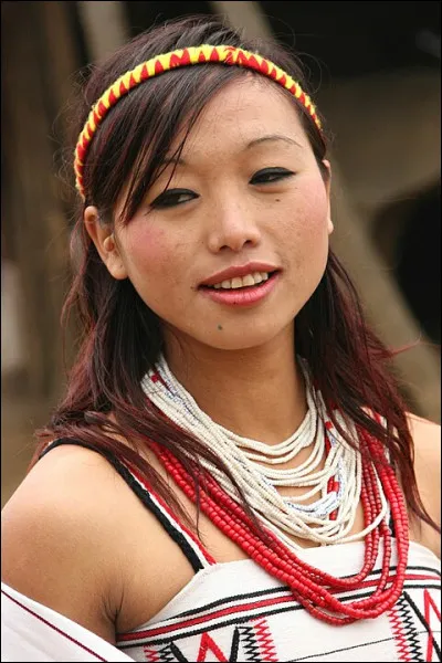 Près de la moitié des 7 000 langues du monde étant actuellement en danger, on estime quune langue autochtone disparaît ... (Complétez !)