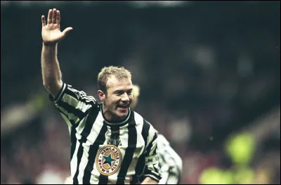 Qui est ce joueur pour lequel Newcastle a cassé la tirelire, en battant le record du transfert le plus cher en 1996 ?