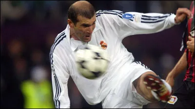 En 2002, il ajoute un trophée qui lui manquait à son cabinet, avec un somptueux but en finale de la ligue des champions (encore une reprise du gauche !). La passe était un centre en provenance du flanc gauche, qui en était à l'origine ?