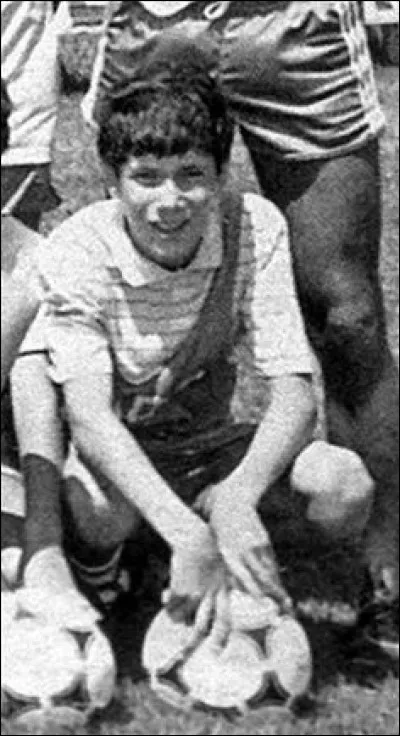 En 1986, alors âgé de 14 ans, il va réaliser un stage de trois jours au CREPS d'Aix-en-Provence, durant lequel il sera repéré par un recruteur de l'AS Cannes et ancien joueur stéphanois des années 30 et 40. Comment s'appelait-il ?