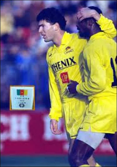 En 1988, il s'inscrit alors à un CAP, qu'il poursuit en parallèle de ses matchs plus ou moins réguliers à l'AS Cannes (la saison 89-90 est une année blanche pour Zidane). Il se révèle vraiment lors de la saison 90-91, où il étale sa classe, alors âgé de 19 ans, permettant ainsi au club d'obtenir une place historique au classement. Quelle fut cette place ?