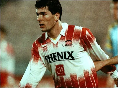 Lors de la saison suivante (91-92), Zidane ne peut disputer la première partie du championnat. Pourquoi ?