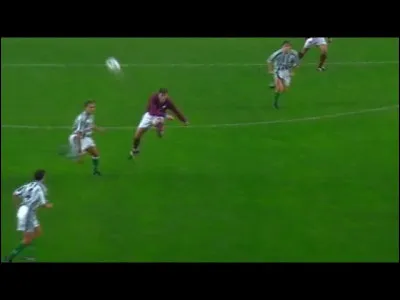 Le 5 décembre 1995, Zizou inscrit certainement son plus beau but sous les couleurs de Bordeaux, avec une reprise de volée du pied gauche à 40 mètres, en 16e de finale de la coupe UEFA. Contre quelle équipe a-t-il inscrit ce but ?