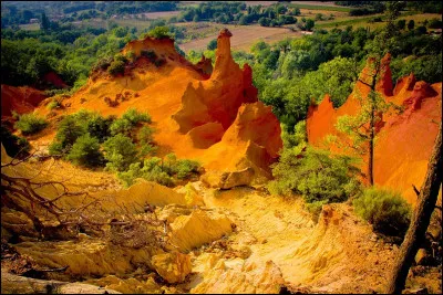 Appelé "Colorado ***" en raison de sa ressemblance avec Le Colorado américain, vous vous trouverez entouré d'un paysage spectaculaire aux nuances d'orange et de rouge. Mais dans quel pays ce désert se situe-t-il ?