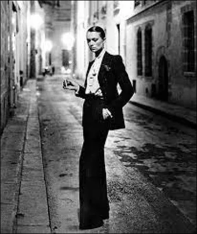 Arts : Quel couturier a présenté en 1966, le premier smoking féminin lors d'un défilé ?