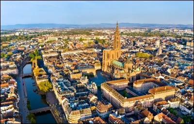 Dans quel département se situe la ville de Strasbourg ?