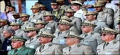 Comment s'appelle une forme de gouvernement militaire dans lequel l'&Eacute;tat et l'arm&eacute;e sont traditionnellement et constitutionnellement la m&ecirc;me entit&eacute; ?