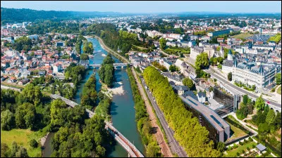 Dans quel département se trouve la ville de Pau ?