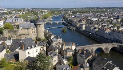 Dans quel département se trouve Laval ?