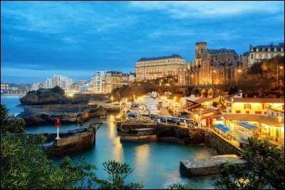 Dans quel département se trouve Biarritz ?