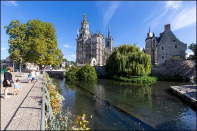 Dans quel département se trouve Évreux ?