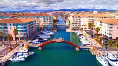 Dans quel département se trouve Fréjus ?