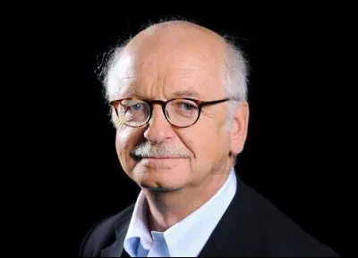 Qui est cet écrivain, auteur du livre intitulé ''Voyage aux pays du coton'' ?