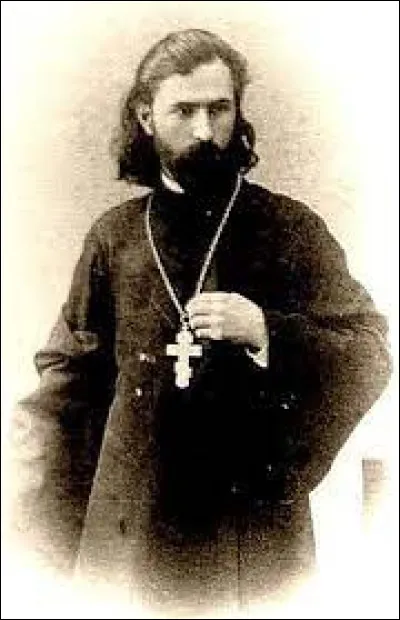 Plus de 12 ans avant la révolution russe, le 9 janvier 1905, le père Gueorgui Gapone, grand défenseur des petites gens, mène une cohorte de 100.000 ouvriers et paysans pour présenter une requête à Nicolas II. Le tsar a déserté Saint Pétersbourg, la capitale. La manifestation est pacifique (des enfants sont présents), mais les gardes ouvrent le feu. Ce jour funeste est connu comme...