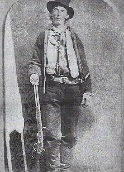 Restons aux Amériques : les Daltons, Jesse James, Calamity Jane, Billy the Kid, autant de bandits qui émaillent les aventures de Lucky Luke et ont réellement écumé les terres sauvages du Far-West. 
Quel sheriff est réputé avoir descendu Billy the Kid dans la nuit du 14 au 15 juillet 1881.