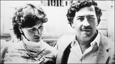 Le 19 juin 1991 Pablo Escobar, le tout puissant chef du cartel de Medellin se rend. Il a passé un accord avec le président de Colombie César Gaviria pour ne pas être extradé aux USA. Il négocie également ses conditions d'incarcération. Qu'obtient-il ?