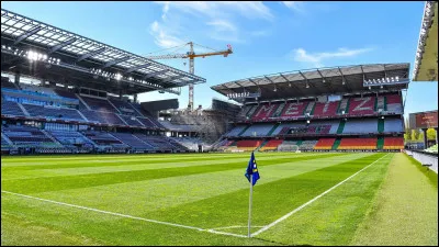 C'est le domicile du Football Club de Metz. Il est doté d'une capacité d'environ 25 000 spectateurs. Quel est son nom ?